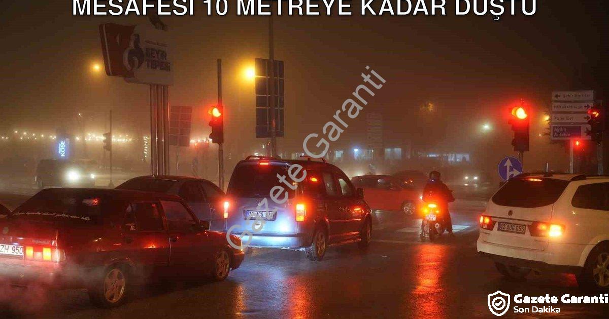 "Denizli'de Yoğun Sis Kabusu: Görüş Mesafesi 10 Metreye Kadar Düştü" başlıklı haber için fotorealist
