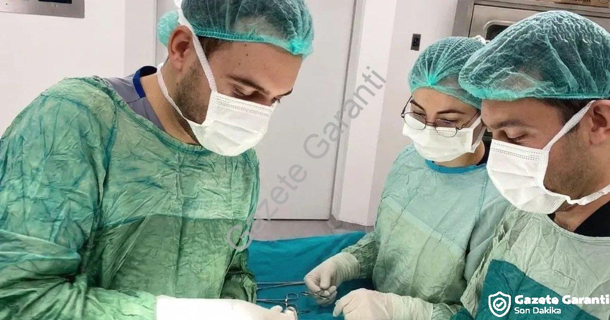 "Şuhut Devlet Hastanesi'nde Bir İlk: Yama Yöntemiyle Başarılı Fıtık Ameliyatı" başlıklı haber için f